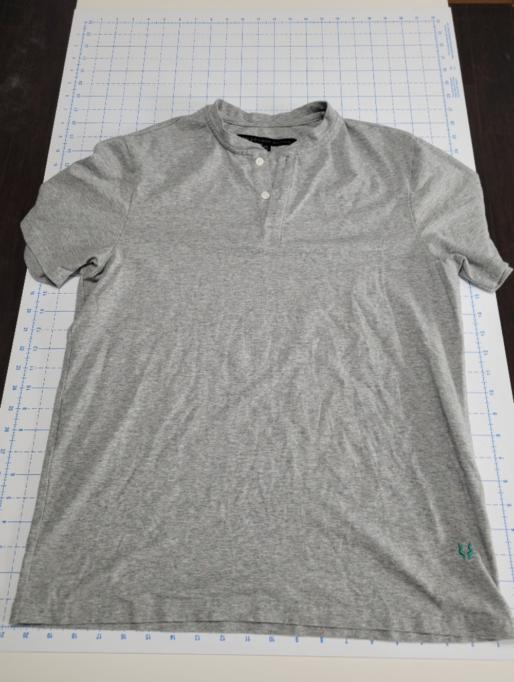 Men's Gray V-Neck Short Sleeve Shirt